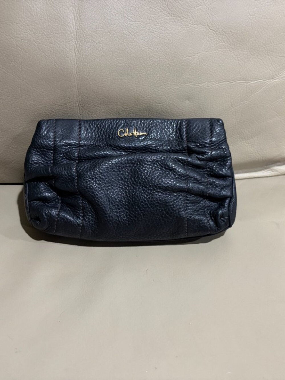 "Cole Haan" Pebbled Leather pouch (Preowned)